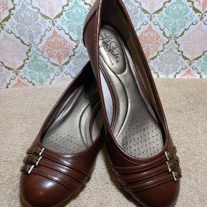Life Stride Brown low heel EUC size 7.5